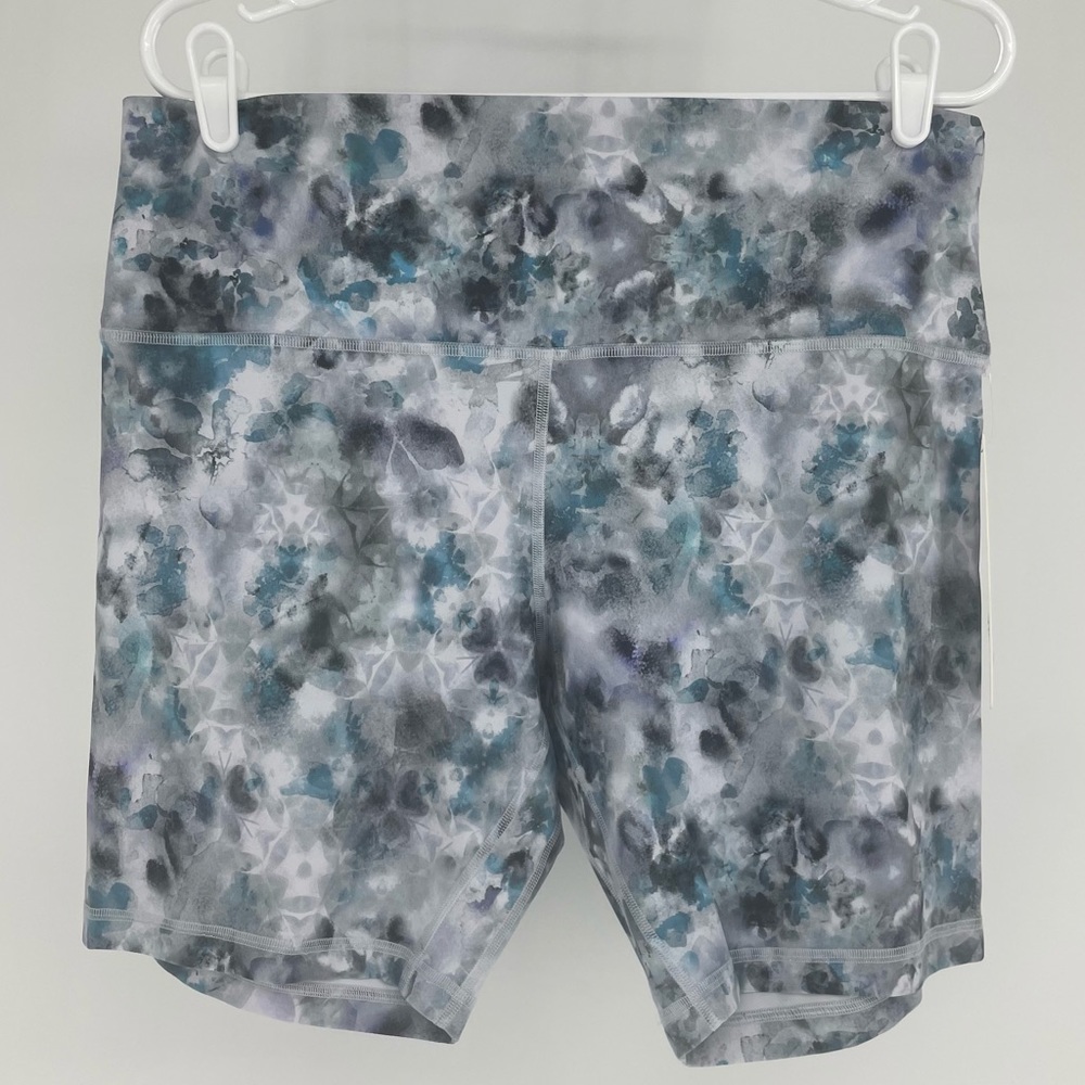 LULULEMON NWT ALIGN HIGH RISE SHORTS 8” IN KALEIDOSCOPE MULTI PRINT 16 18 20 - Picture 4 of 8